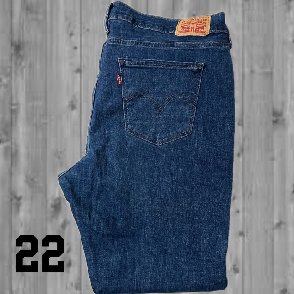 Women’s Levi’s Classic Straight Leg Dark Blue Jeans – Size 16W (22)